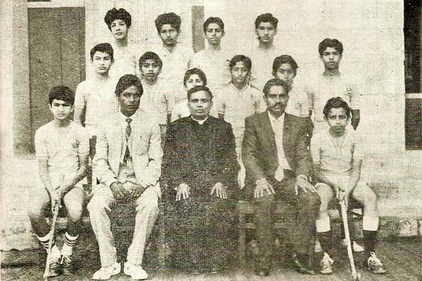  (Hockey Team Junior)